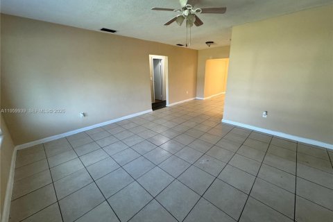 Casa en venta en Sunrise, Florida, 5 dormitorios, 144 m2 № 2027108 - foto 8