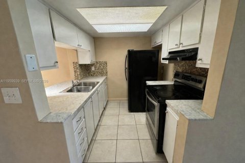 Casa en venta en Sunrise, Florida, 5 dormitorios, 144 m2 № 2027108 - foto 4