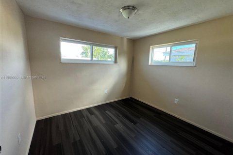 Casa en venta en Sunrise, Florida, 5 dormitorios, 144 m2 № 2027108 - foto 12