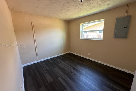 Casa en venta en Sunrise, Florida, 5 dormitorios, 144 m2 № 2027108 - foto 13