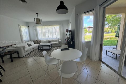 Casa en alquiler en Weston, Florida, 4 dormitorios, 230.03 m2 № 1938987 - foto 5