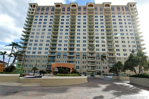 Condo à Hallandale Beach, Floride, 2 chambres  № 2039940