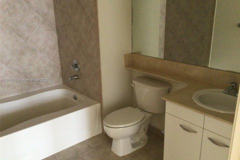 Copropriété à louer à Hallandale Beach, Floride: 2 chambres, 110.55 m2 № 2039940 - photo 25