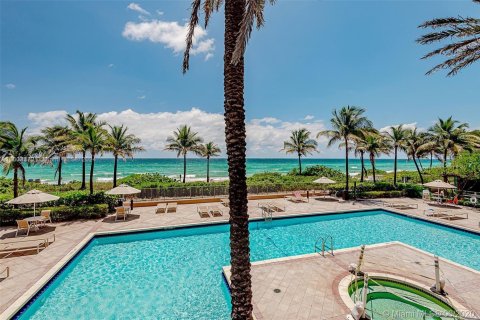 Copropriété à louer à Hallandale Beach, Floride: 2 chambres, 110.55 m2 № 2039940 - photo 8