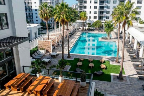 Copropriété à vendre à Miami, Floride: 28.34 m2 № 2384845 - photo 2