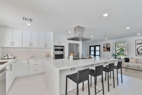 House in Palmetto Bay, Florida 4 bedrooms, 226.77 sq.m. № 1695510 - photo 11