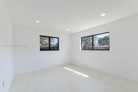 House in Palmetto Bay, Florida 4 bedrooms, 226.77 sq.m. № 1695510 - photo 25