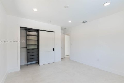 House in Palmetto Bay, Florida 4 bedrooms, 226.77 sq.m. № 1695510 - photo 30
