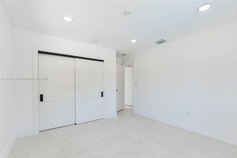 House in Palmetto Bay, Florida 4 bedrooms, 226.77 sq.m. № 1695510 - photo 29
