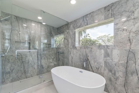 House in Palmetto Bay, Florida 4 bedrooms, 226.77 sq.m. № 1695510 - photo 20