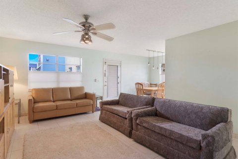 Condo in Delray Beach, Florida, 2 bedrooms  № 2169735 - photo 9