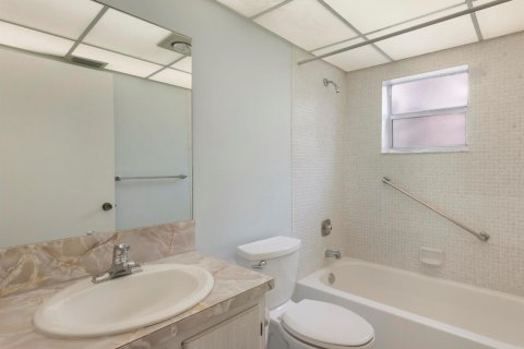 Condo in Delray Beach, Florida, 2 bedrooms  № 2169735 - photo 11