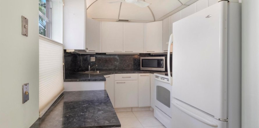 Condo in Delray Beach, Florida, 2 bedrooms  № 2169735