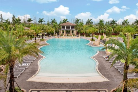 Condo in Doral, Florida, 2 bedrooms № 2290923 - photo 25