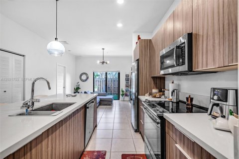 Condo in Doral, Florida, 2 bedrooms № 2290923 - photo 4