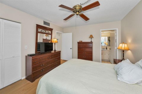 House in Clearwater, Florida 3 bedrooms, 106.37 sq.m. № 1824570 - photo 18