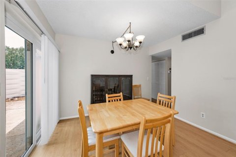 House in Clearwater, Florida 3 bedrooms, 106.37 sq.m. № 1824570 - photo 13