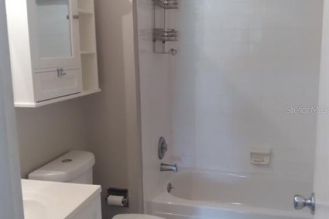 Copropriété à louer à Saint Petersburg, Floride: 2 chambres, 88.72 m2 № 2348404 - photo 8