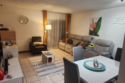 Apartment in Miami, Florida 2 bedrooms, 80.45 sq.m. № 2000982