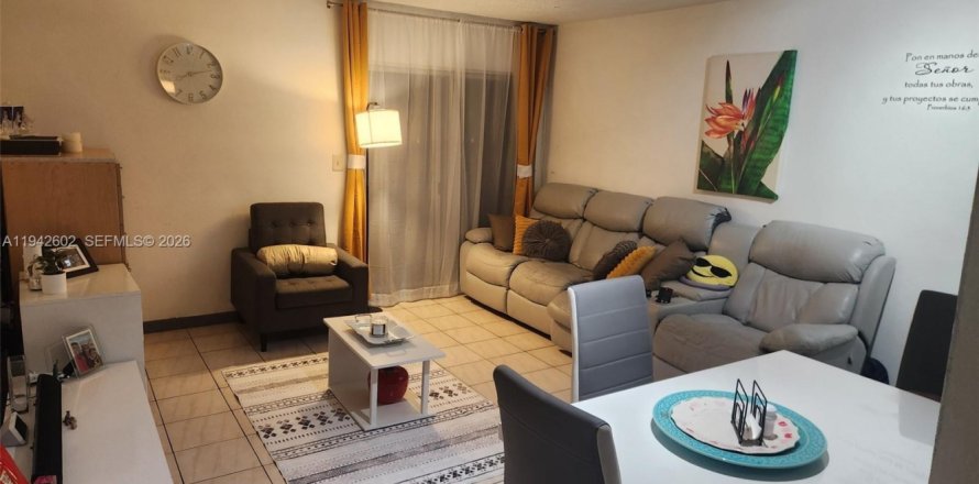 Apartment in Miami, Florida 2 bedrooms, 80.45 sq.m. № 2000982