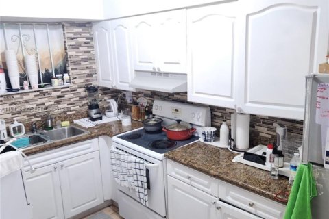 Apartment in Miami, Florida 2 bedrooms, 80.45 sq.m. № 2000982 - photo 6