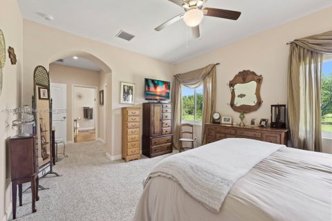 House in Homestead, Florida 4 bedrooms, 221.39 sq.m. № 1746189 - photo 17
