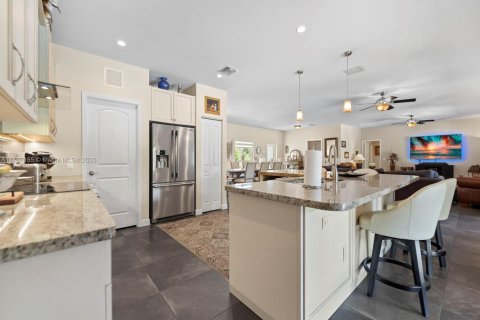 House in Homestead, Florida 4 bedrooms, 221.39 sq.m. № 1746189 - photo 12