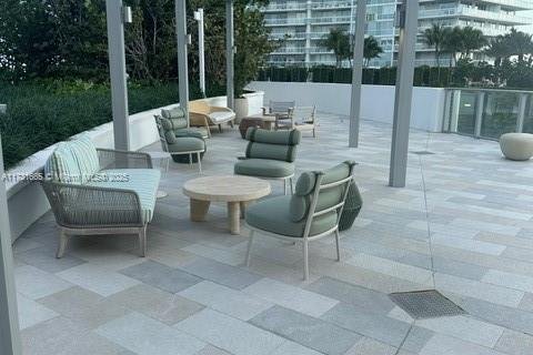 Condo in Miami Beach, Florida, 1 bedroom № 1985047 - photo 12