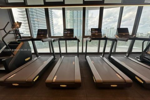 Condo in Miami Beach, Florida, 1 bedroom № 1985047 - photo 13