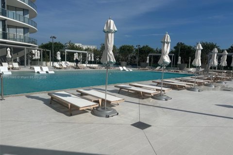 Condo in Miami Beach, Florida, 1 bedroom № 1985047 - photo 25