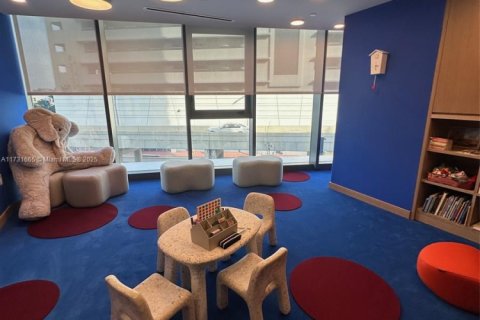 Condo in Miami Beach, Florida, 1 bedroom № 1985047 - photo 19