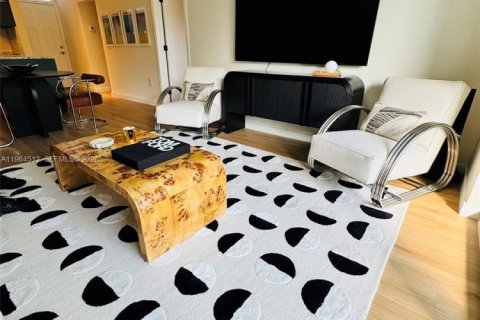 Condominio en alquiler en Miami Beach, Florida, 1 dormitorio, 65.03 m2 № 2029897 - foto 3