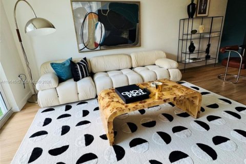 Condominio en Miami Beach, Florida, 1 dormitorio  № 2029897