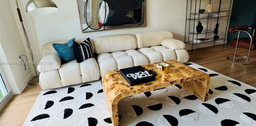 Condominio en Miami Beach, Florida, 1 dormitorio  № 2029897