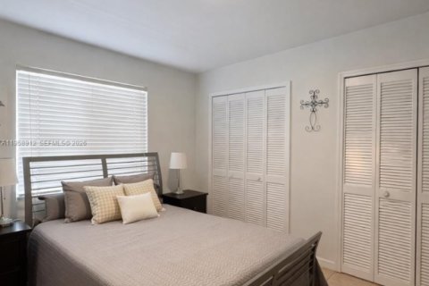 House in Miami, Florida 3 bedrooms, 148.83 sq.m. № 2017589 - photo 13