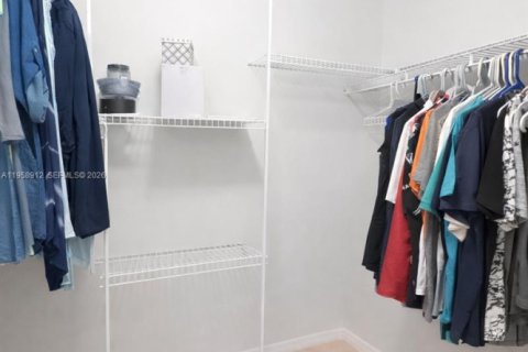 House in Miami, Florida 3 bedrooms, 148.83 sq.m. № 2017589 - photo 12