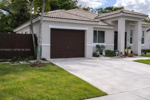 House in Miami, Florida 3 bedrooms, 148.83 sq.m. № 2017589 - photo 2