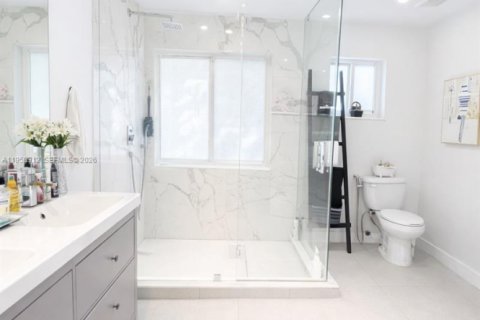 House in Miami, Florida 3 bedrooms, 148.83 sq.m. № 2017589 - photo 11