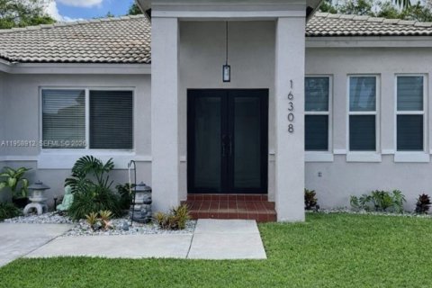 House in Miami, Florida 3 bedrooms, 148.83 sq.m. № 2017589