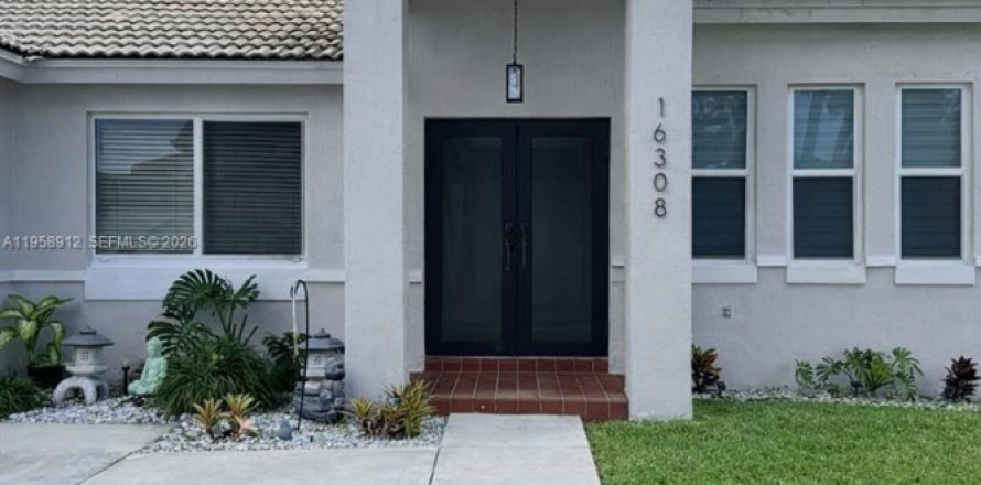 House in Miami, Florida 3 bedrooms, 148.83 sq.m. № 2017589