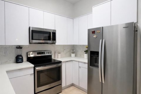 House in Miami, Florida 3 bedrooms, 148.83 sq.m. № 2017589 - photo 8