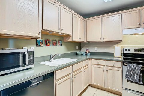 Condo in Tampa, Florida, 2 bedrooms  № 1436038 - photo 10