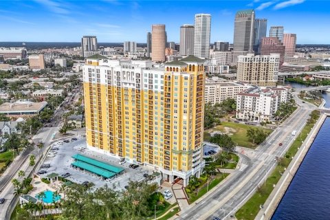 Condo in Tampa, Florida, 2 bedrooms  № 1436038 - photo 1