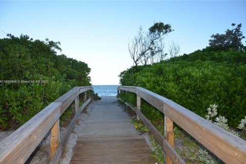 Condo in Hallandale Beach, Florida, 1 bedroom  № 1731949 - photo 29