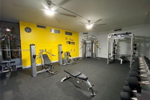 Condo in Hallandale Beach, Florida, 1 bedroom  № 1731949 - photo 15