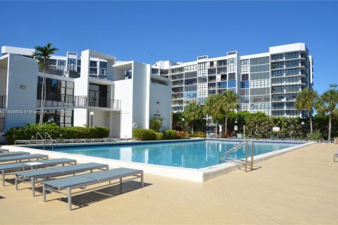 Condo in Hallandale Beach, Florida, 1 bedroom  № 1731949 - photo 14