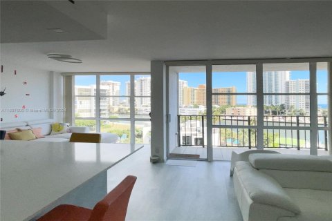 Condo in Hallandale Beach, Florida, 1 bedroom  № 1731949 - photo 10