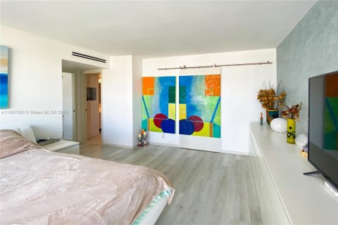 Condo in Hallandale Beach, Florida, 1 bedroom  № 1731949 - photo 8