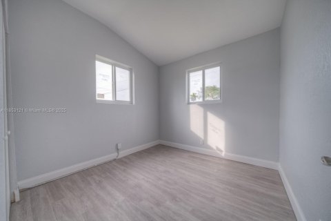 Villa ou maison à louer à Miami, Floride: 3 chambres, 60.39 m2 № 1963466 - photo 10