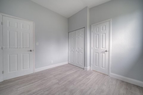 Villa ou maison à louer à Miami, Floride: 3 chambres, 60.39 m2 № 1963466 - photo 15